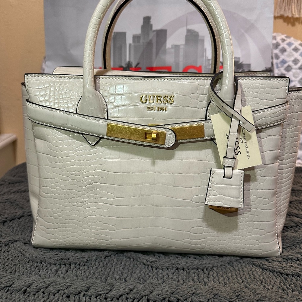 GUESS BEIGE PURSE “LIKE NEW”👜